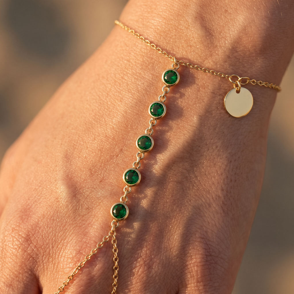 Étincelle Emerald Hand Chain - detail on skin