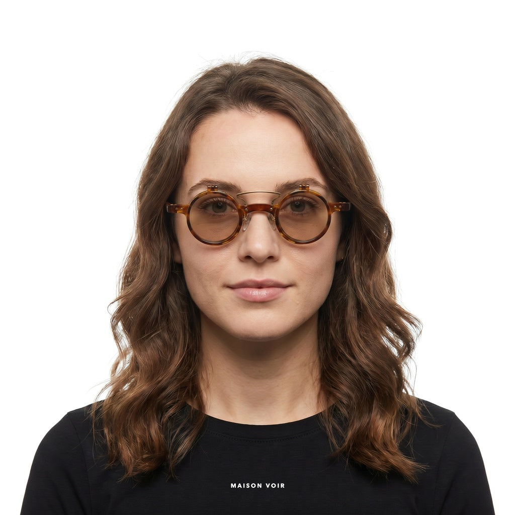 Amsterdam - Turtle with Beige Lenses - model female