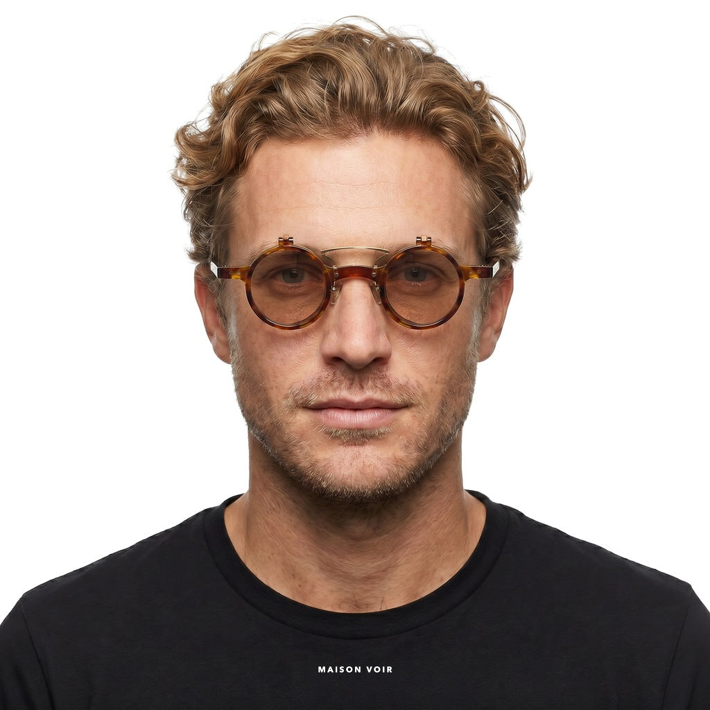 Amsterdam - Turtle with Beige Lenses - model male