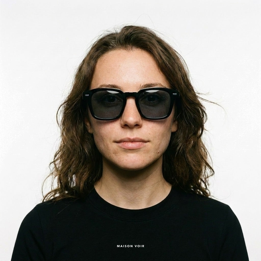New York - Black with Dark Lenses - model female