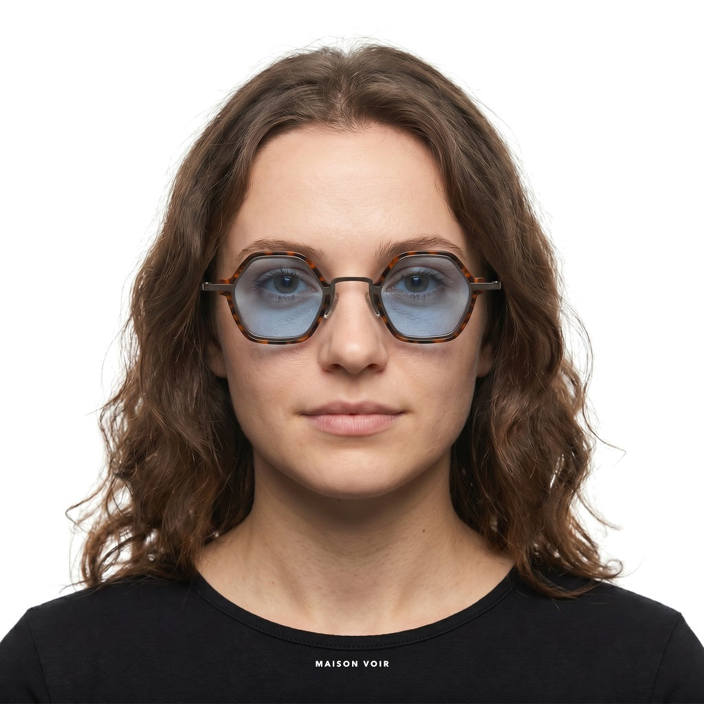 Nice - Leopard with Blue Lenses - model female