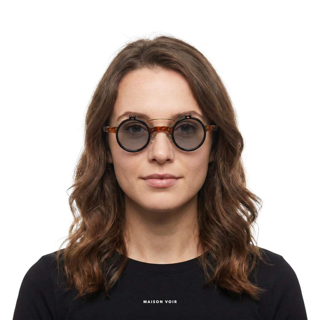 Amsterdam - Black/Turtle and Gray Lenses - model female