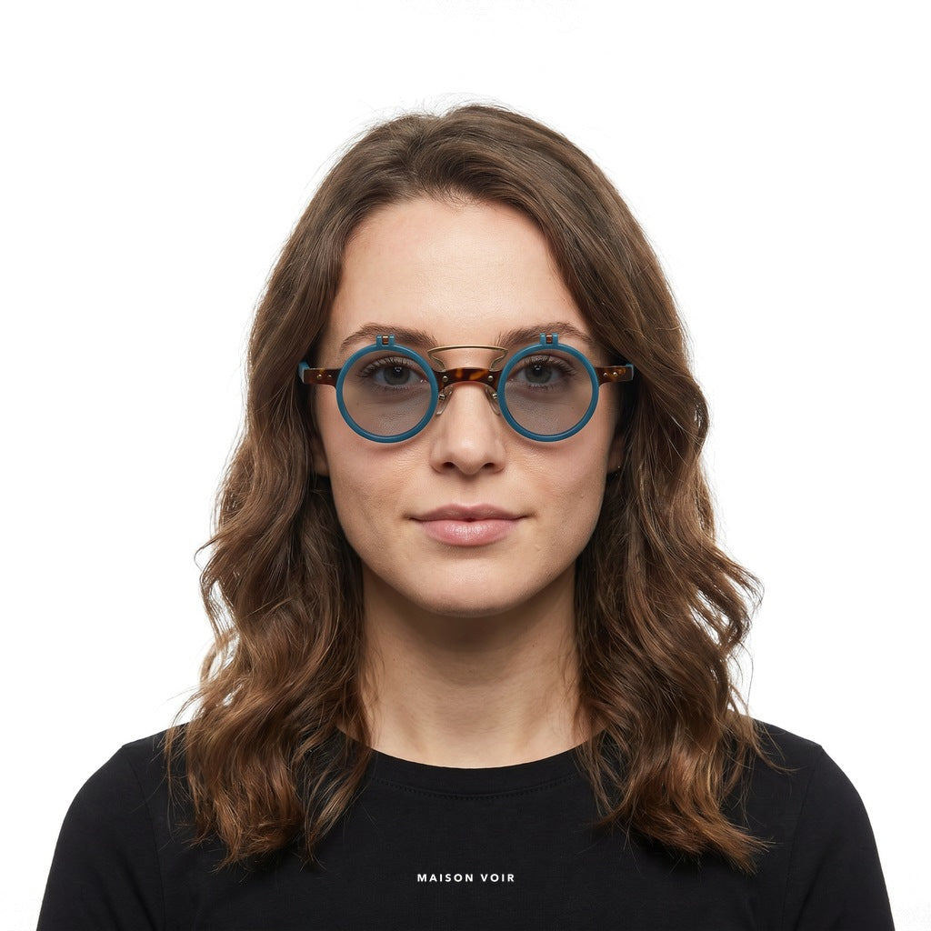 Amsterdam - Blue/Turtle with Gray Lenses - model female